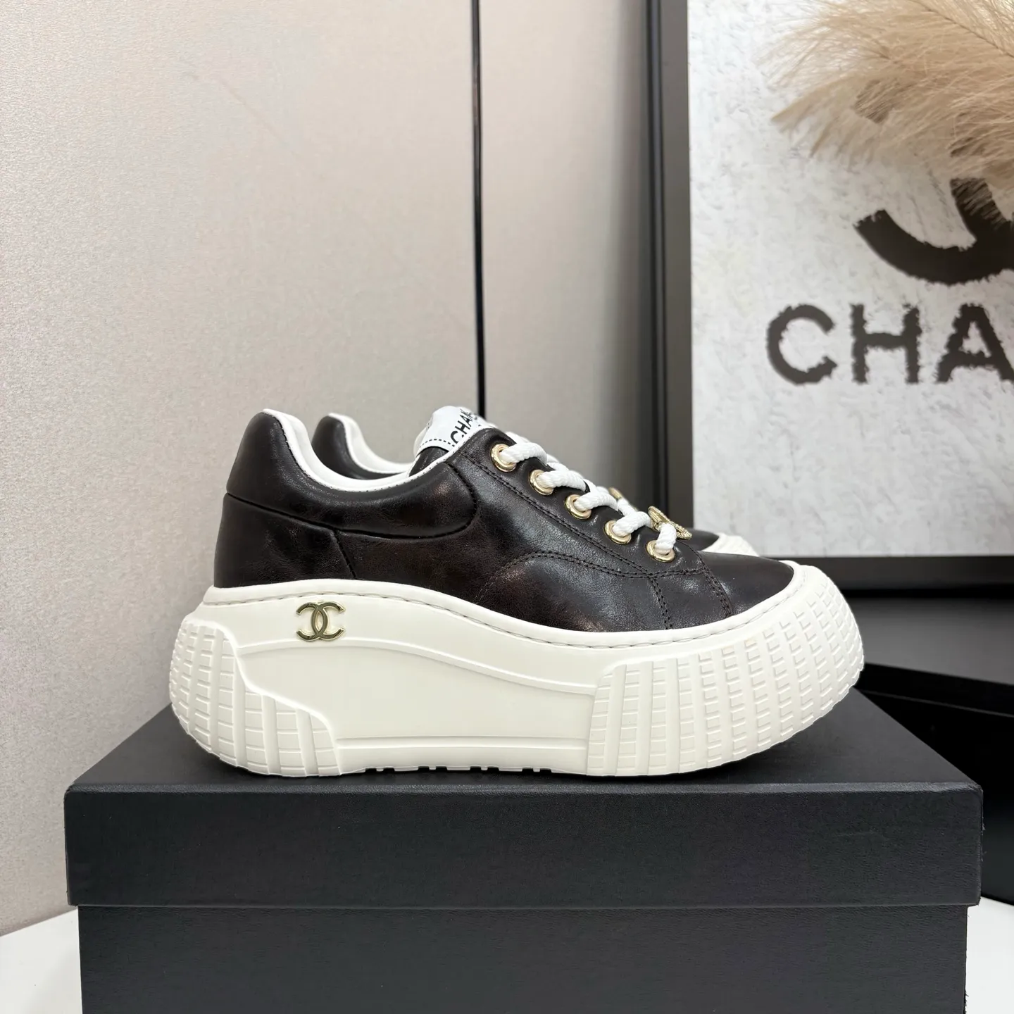 👟👟Ex-factory price 660👟👟 Chanel bread shoes ~ original calfskin panda shoes Chanel 25C latest hot style panda black and white sports shoes casual sneakers Xiaoxiang hot item classic black and white panda color coco girls must pay Fabric: original custom mixed sheepskin lining: original imported breathable mesh lining outsole: Original molded rubber + TPU combination Size: Women's 35-41